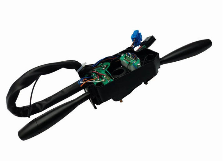 Assemblaggio e fabbricazione di PCB per interruttore combinato per automobili cablate